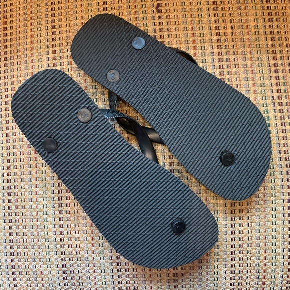 NWOT Hotty Toddy flip flops size 6 or 7 - Picture 2 of 2